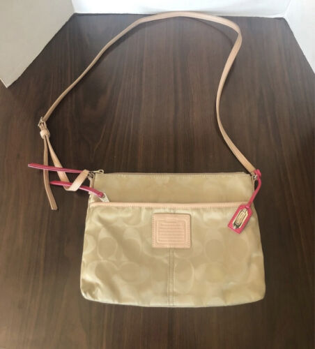 Coach Legacy Weekend Signature Nylon Hippie 24861 MESSENGER Coach Legacy Weekend Signature Nylon Hippie 24861 MESSENGER