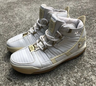 lebron james pink sneakers