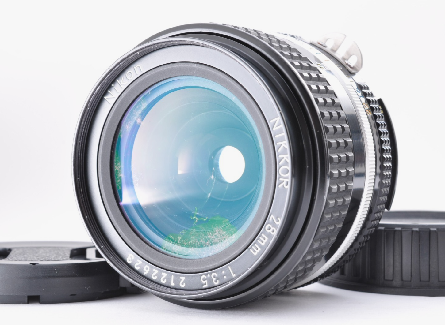 フード付き美品　Nikon Ai-s AIS Nikkor 28mm f/3.5 フード付き美品 Nikon Ai-s AIS Nikkor 28mm f/3.5 Near MINT in