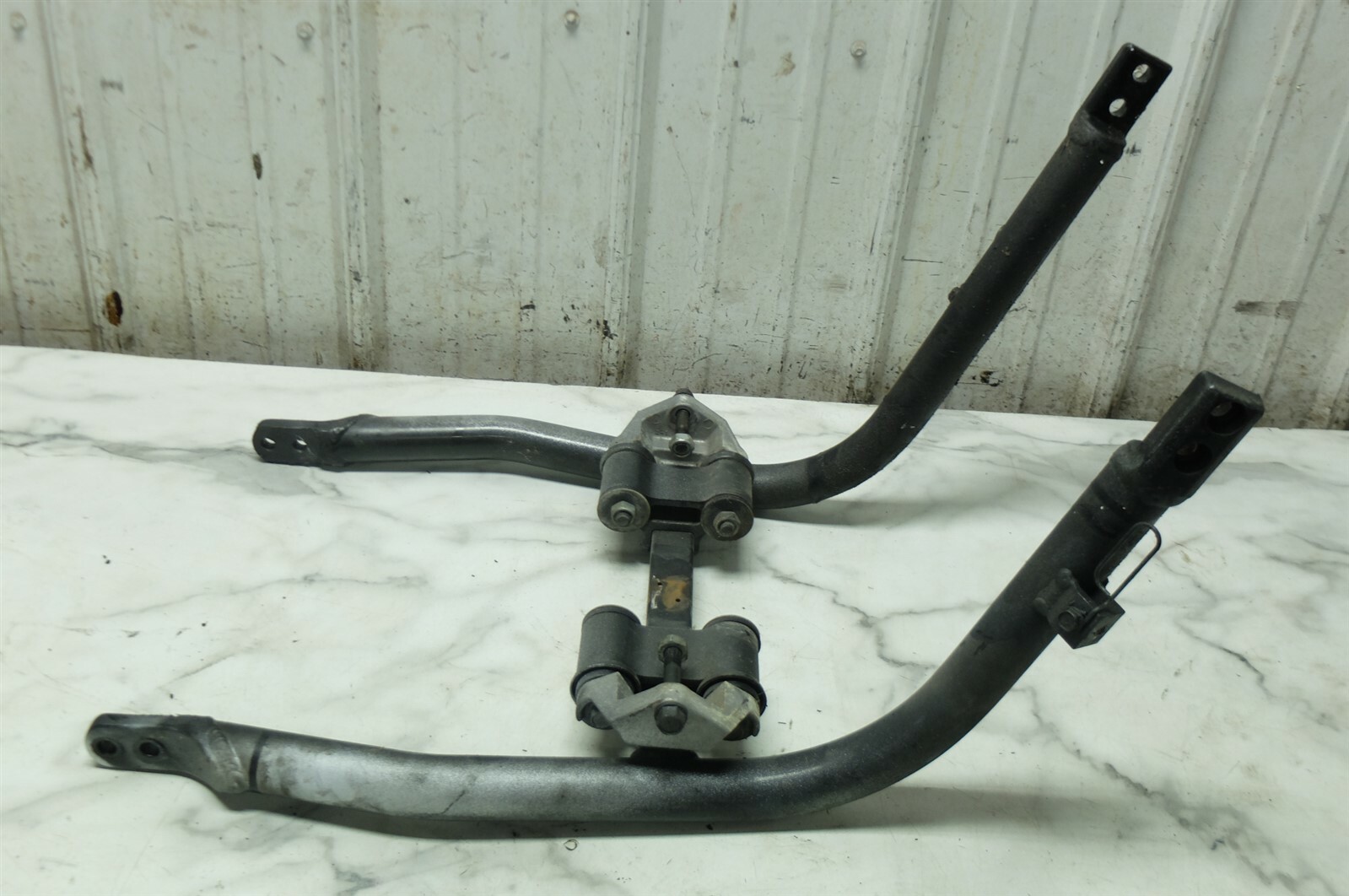 モモキングvs 99 Kawasaki ZX11 ZX1100 ZX 1100 D Ninja front lower engine mount