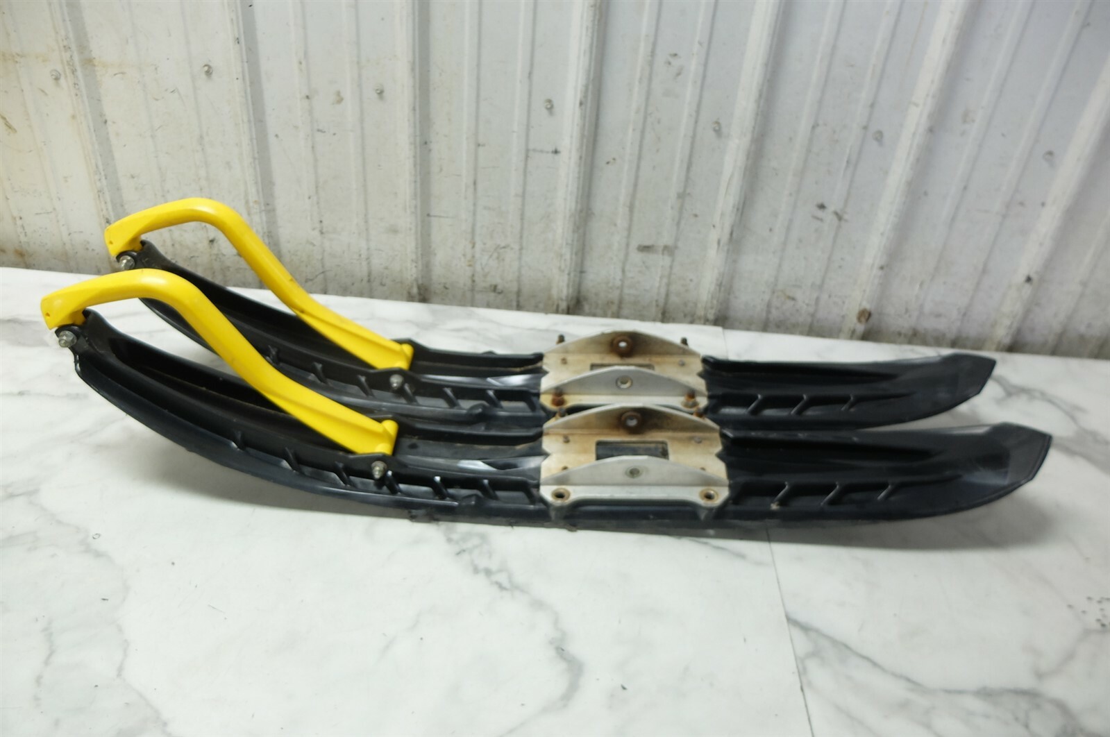 05 Ski-Doo MXZ 800 HO Snowmobile skis ski set right left 05 Ski-Doo MXZ 800 HO Snowmobile skis ski set right left