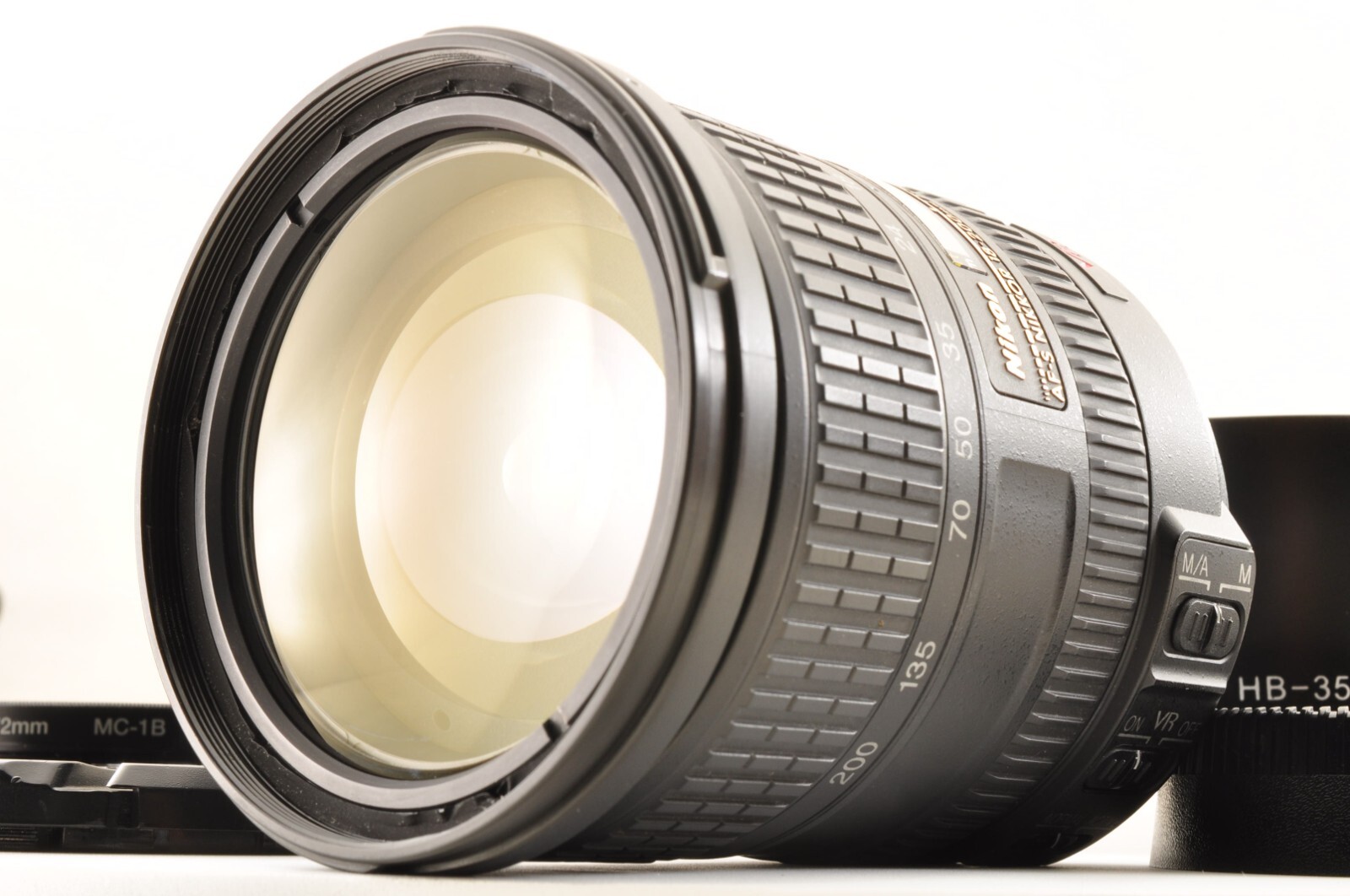 Nikon AF-S DX NIKKOR 18-200mm F/3.5-5.6 G ED VR Lens w/Hood