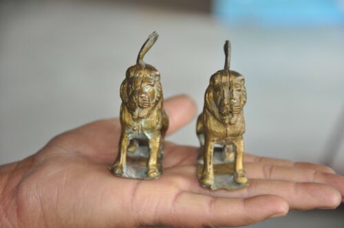 2 Pc Old Brass Fine Engraved Handcrafted Lion Figurines