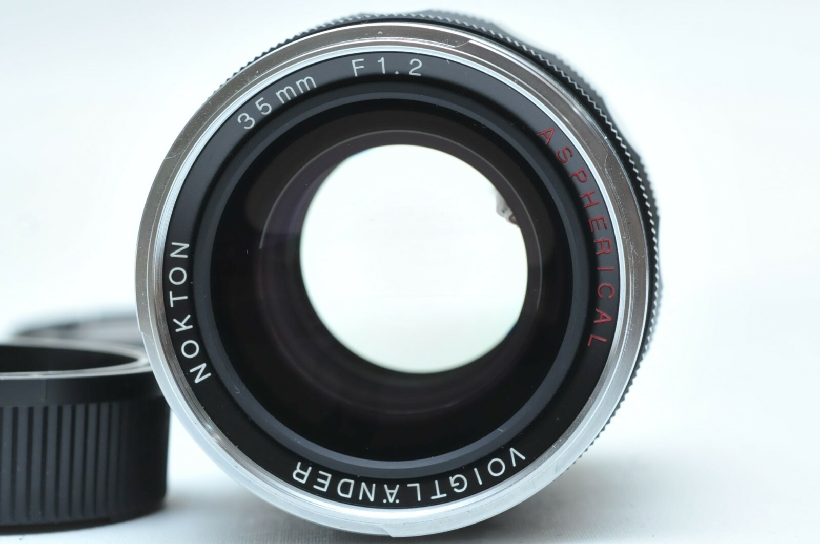 Voigtländer Nokton 35mm f/1.2 The Voigtländer Nokton 35mm f/1.2 aspherical Version I