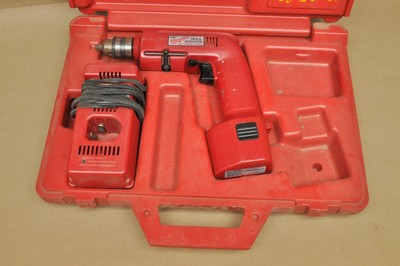 Vtg Milwaukee 3/8 Hole Shooter Drill 0384-1 Drill Tool 7.2 V, Case, Dead Battery