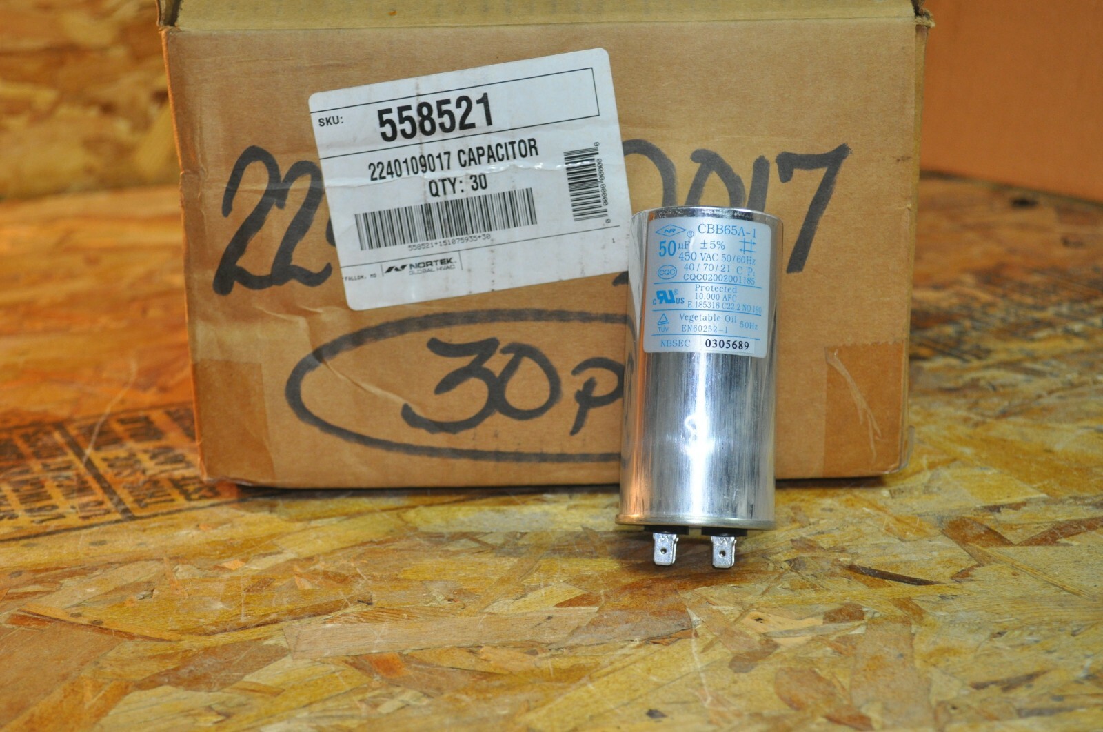 NORDYNE NORTEK CAPACITOR E 185318 C22.2 No.190 50HZ 450VAC
