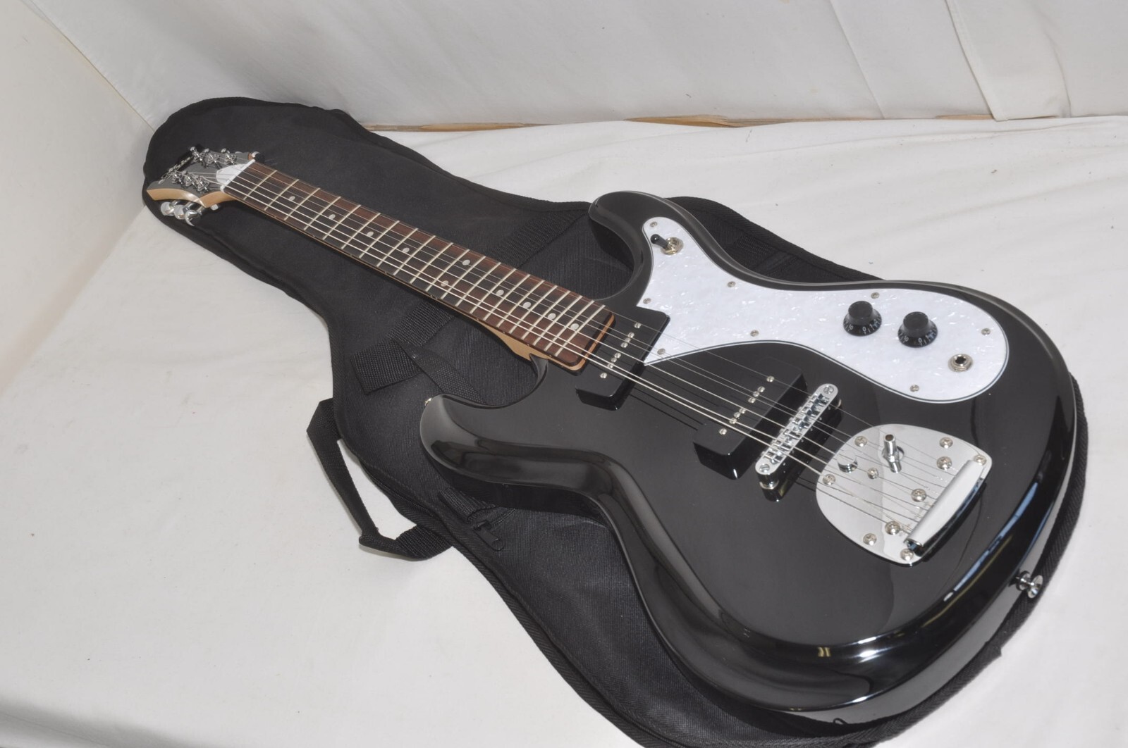 Aria DM-01 モズライトタイプ　P90 アイボリー Aria DM-01 モズライトタイプ P90 アイボリー 楽器・機材