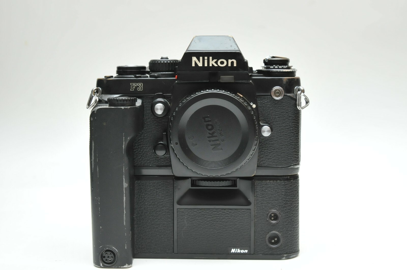 Nikon F3 MD-4付き　ブラックカメラ 中古】Nikon ニコン F3 HP フィルム一眼レフカメラ + MD-4