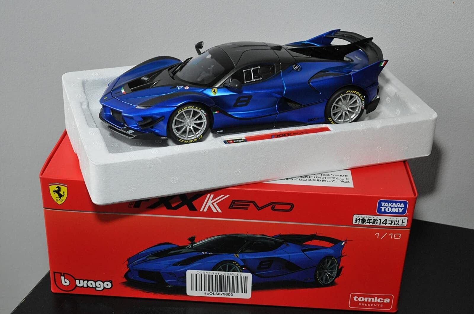 Tomica Presents BBurago Signature Series 1 / 18 FXX-K EVO Tomica Presents BBurago Signature Series 1 / 18 FXX-K EVO