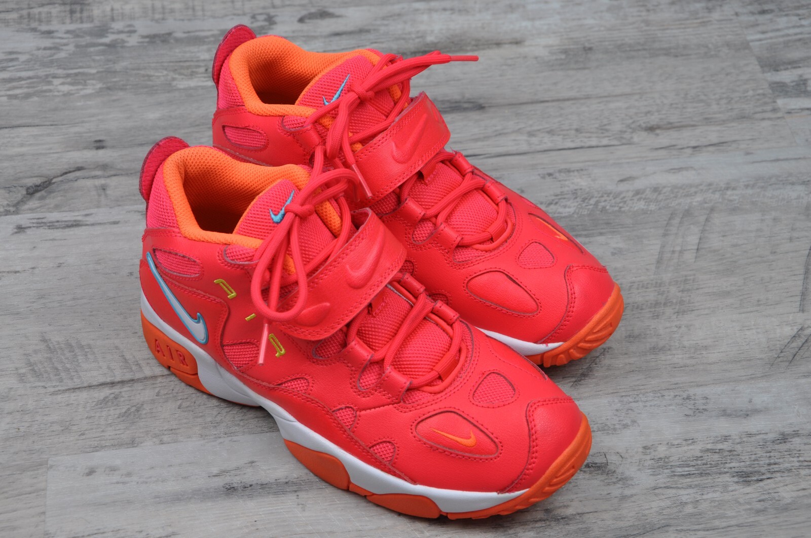 Sneakers Size 6 Y