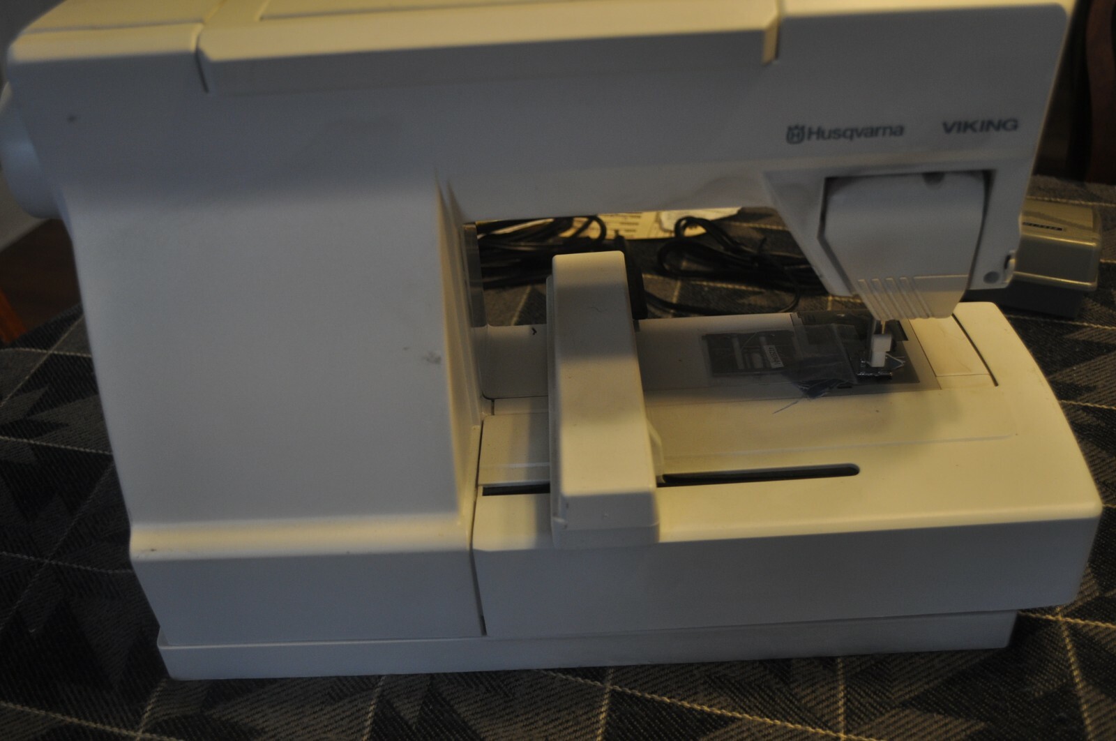 Husqvarna Viking Scandinavia 300 Electronic Sewing Machine