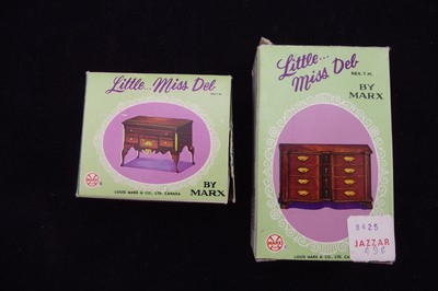 VINTAGE MARX LITTLE MISS DEB DOLL HOUSE FURNITURE LOWBOY & CHEST OF DRAWERS