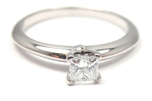 Tiffany&Coハーモニー0.29ct Tiffany & Co. 0.29 Carat D VVS1 Diamond Platinum Engagement