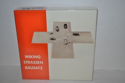 Wiking 1199 01-  Roadway Crossing (5 Road pcs + Accessories) - NEW w/BOX