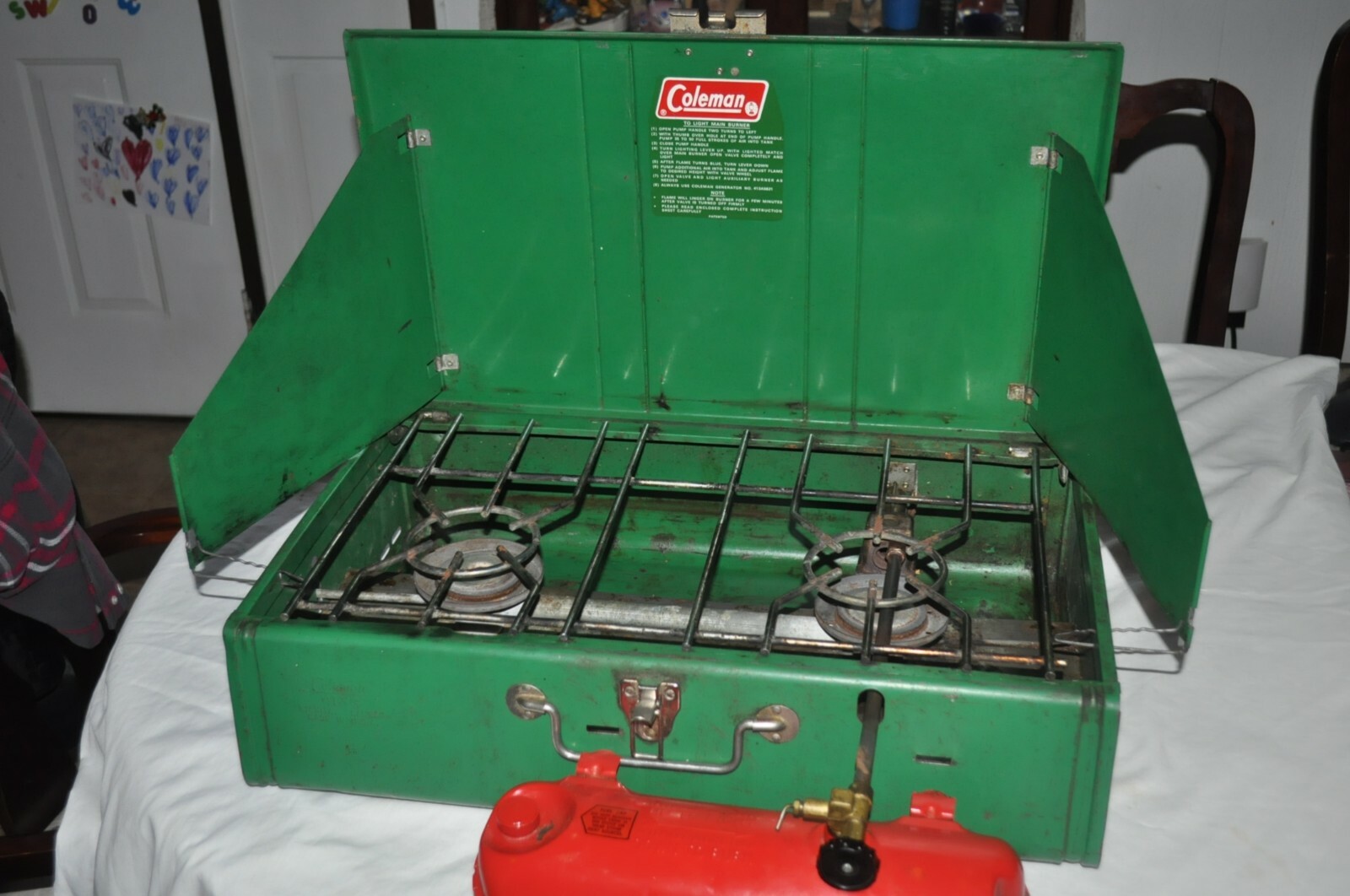 Vintage COLEMAN 2 Burner 413G Green Camp / Hunting STOVE w tank