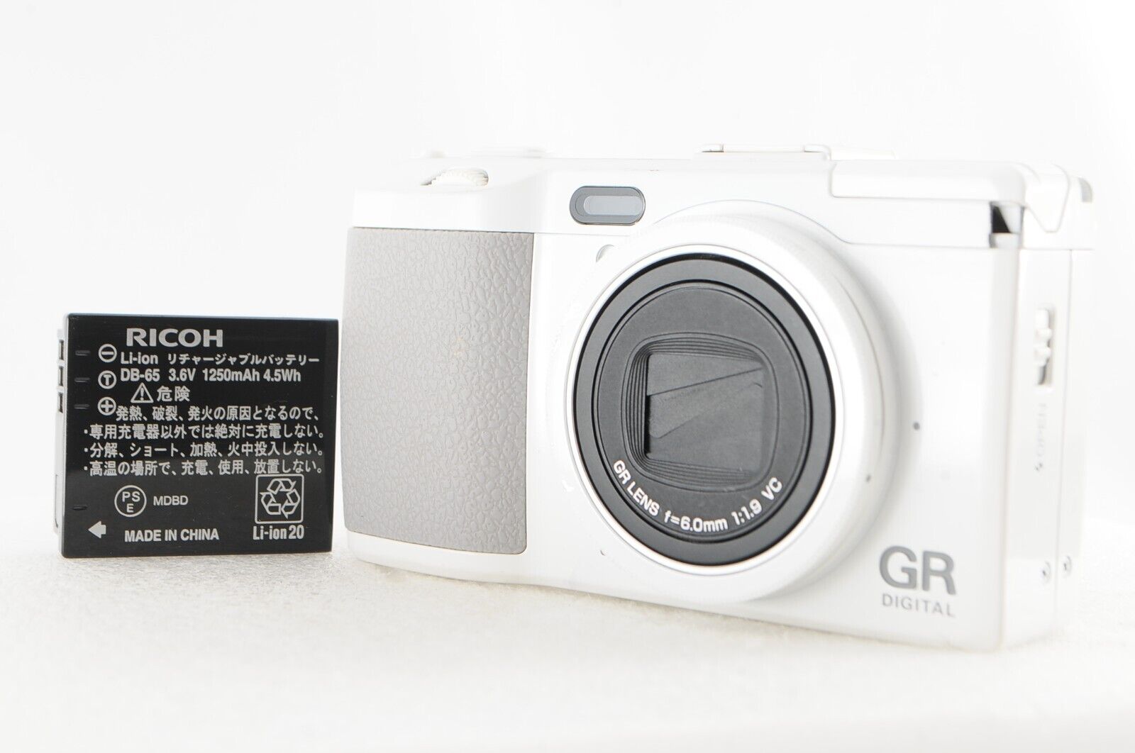 Excellent] RICOH GR DIGITAL IV White Edition 10.4MP Digital Camera Japan  #1193 כרית לי כרית הריון והנקה הטובה בישראל