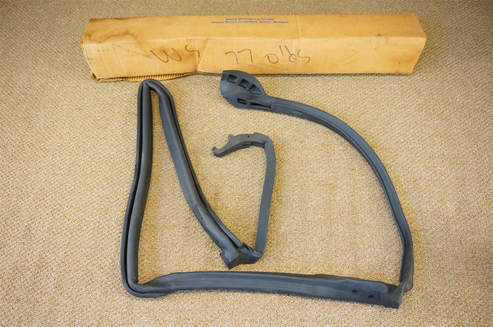 オールドストーム NOS GM 76 77 Hurst Hatch Roof Oldsmobile T-Top LH