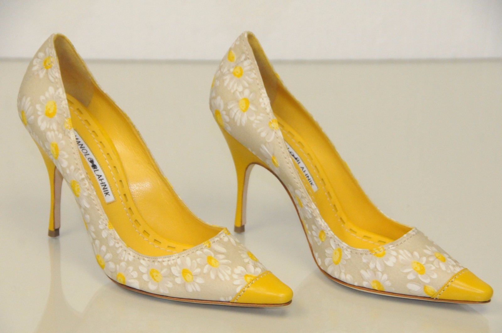 MANOLO BLAHNIK ベージュ 37 Manolo Blahnik - Fibionabi Crystal Buckle Mule in Beige