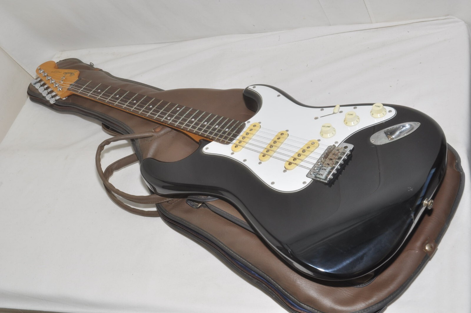 Fender Japan Stratocaster, MADE IN JAPAN, E533747 Electric Guitar