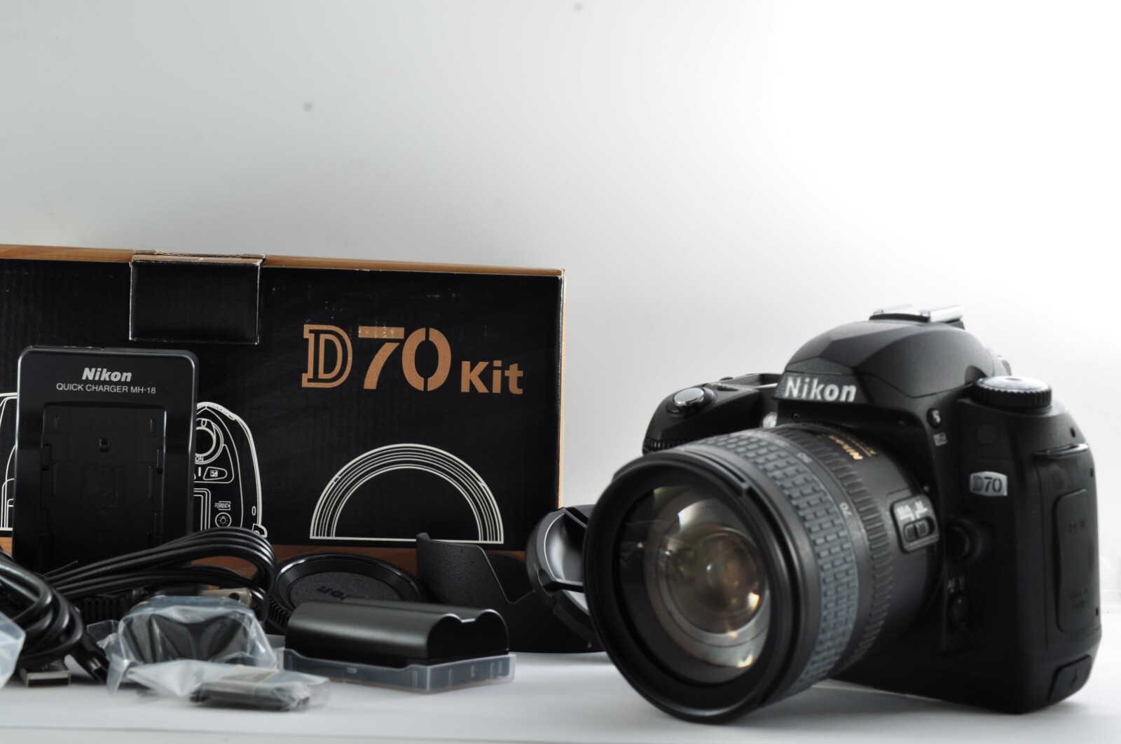 ニコン D70 Amazon Canada: Nikon D70 6.1MP Digital Camera Kit with 18