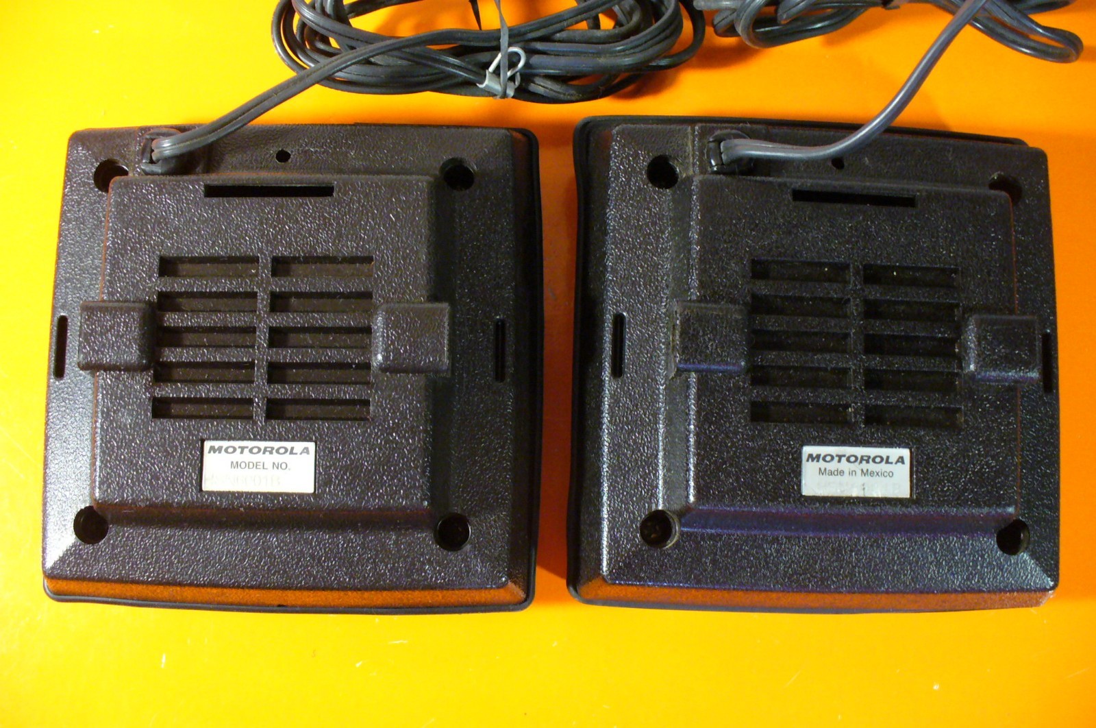 2 MOTOROLA HSN6001B EXTERNAL SPEAKERS TESTED