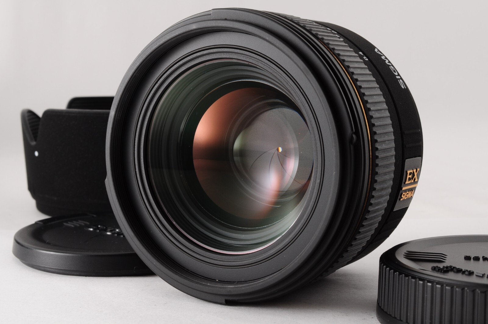 Near MINT Sigma 30mm f/1.4 EX DC Camera Lens w/Hood for
