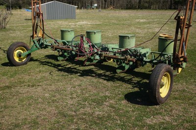 John Deere 4 Row Planter, 3 Point Hitch, Hydraulic Row Markers, w/ Seed Plates