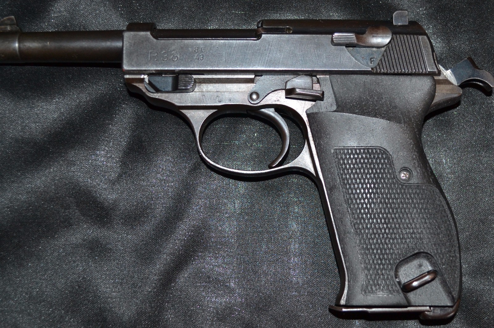 トイガン Walther P38  Original Grip Walther P38, P1, P4 version pistol grips black plastic with