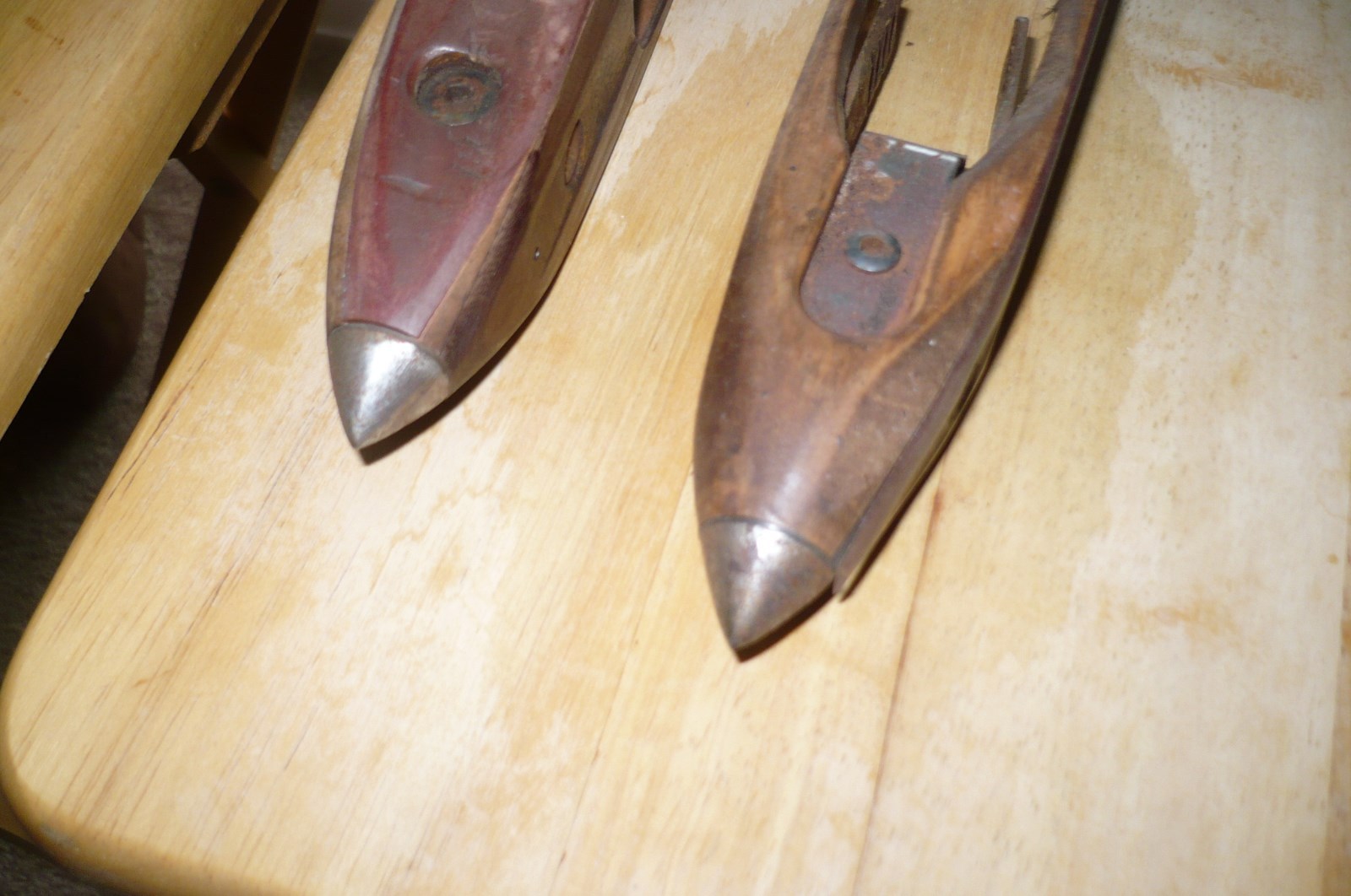 1 PAIR VTG DRAPER LOOM SHUTTLE WEAVING  BOBBINS