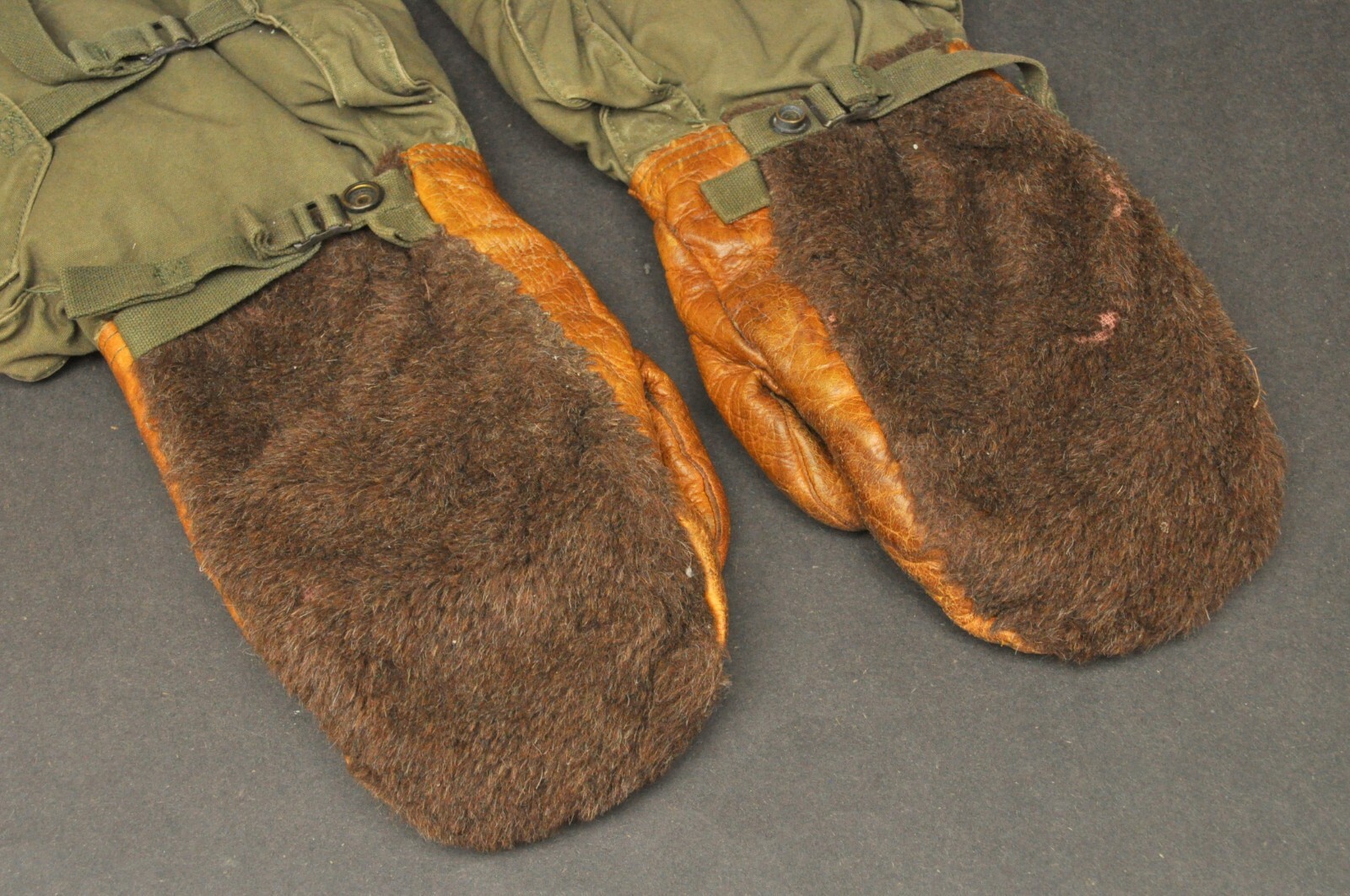 Vintage 1950s Arctic M-1949 Gauntlet Extreme Cold US Army Issued Mittens Gloves