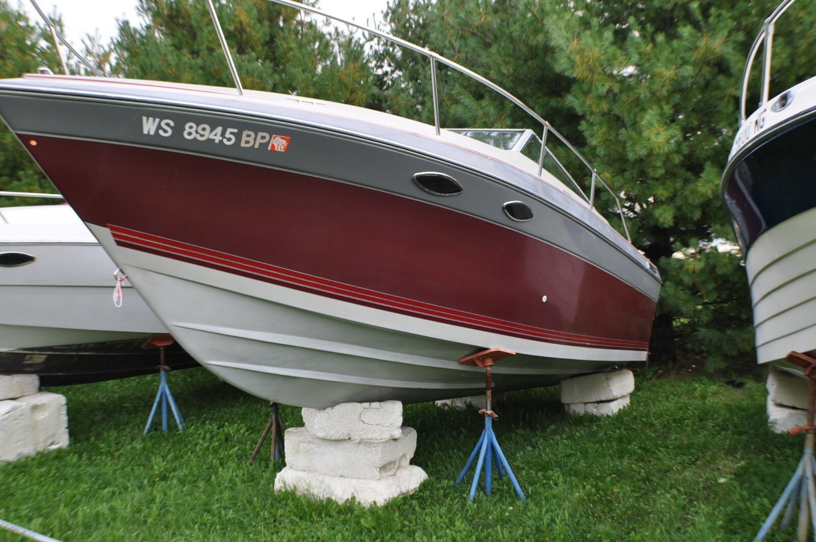 1987 Four Winns 235 Sundowner boat (no trailer) - powerboat w/ cuddy cabin