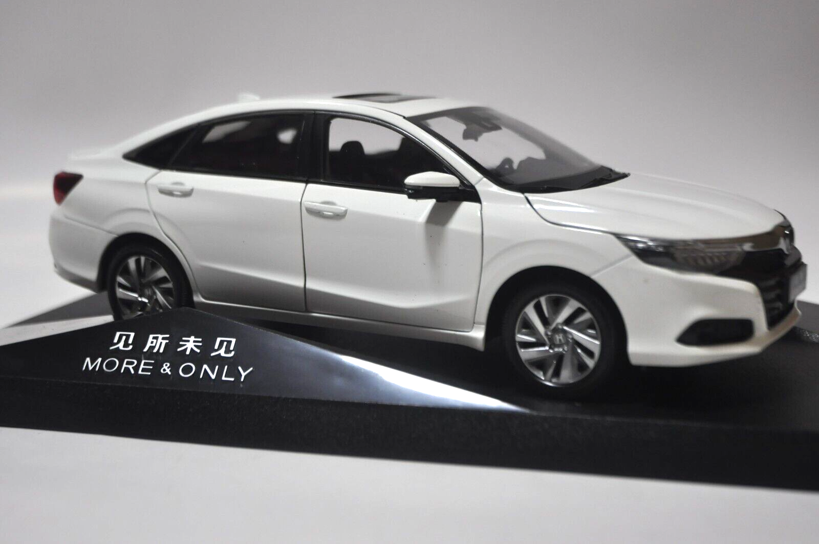 Honda Crider 2023 model car in White 1:18 Scale