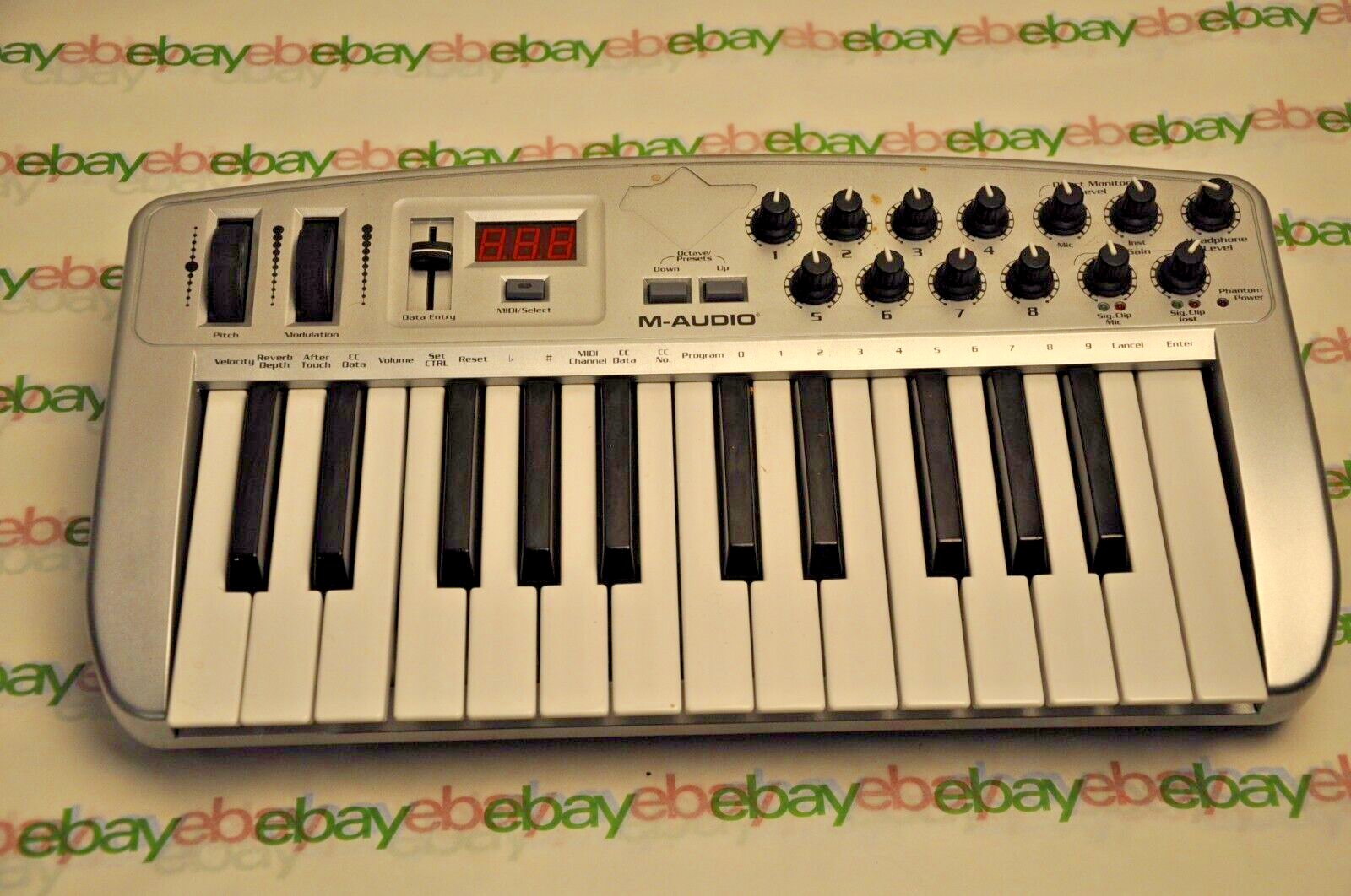 M‐Audio Ozone MIDI Keyboard Audio MIDI Controller with Power M‐Audio Ozone MIDI Keyboard Audio MIDI Controller with Power