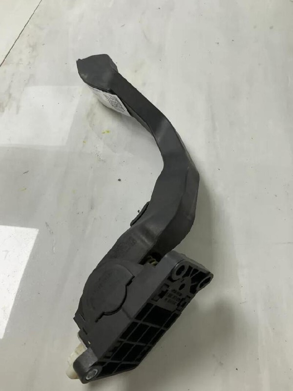 1601P4 PEDALE ACCELERATORE PEUGEOT 1007 (04/05>06/10<) 1.4 HDI BER. 3P/D/1398CC