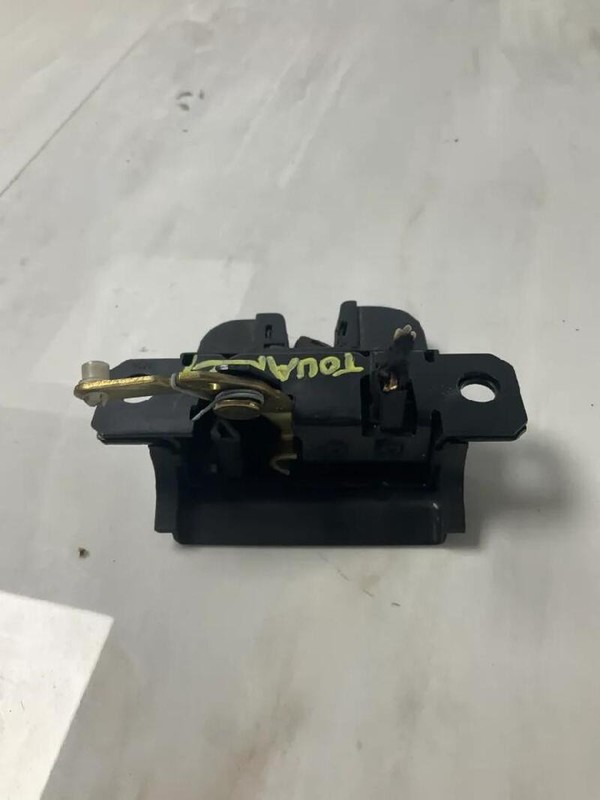 SERRATURA COFANO POSTERIORE VOLKSWAGEN TOUAREG (7L) (12/02>05/10<) 2.5 R5 2002