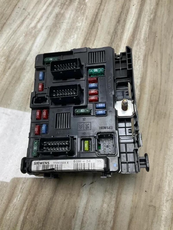 SCATOLA FUSIBILI CITROEN C3 1A SERIE (02/02>12/05<) 1.4 HDI (50KW) BER. 2002