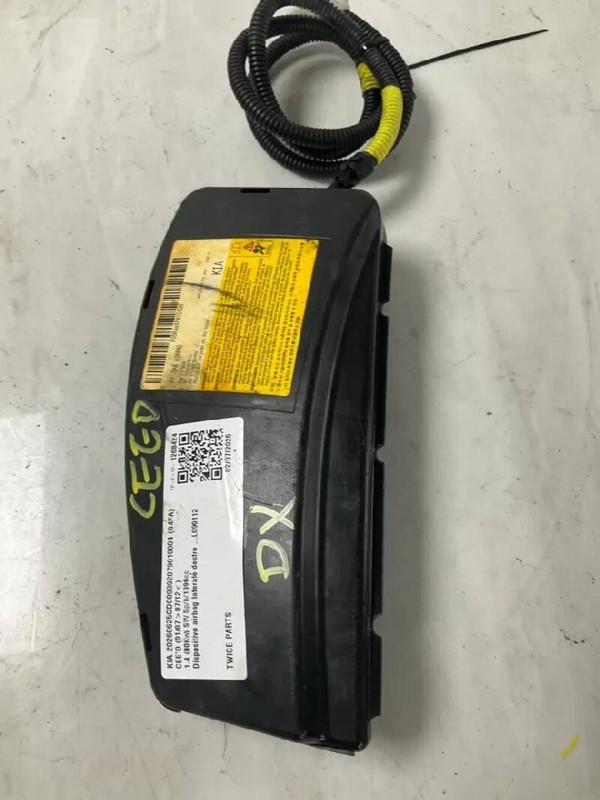 DISPOSITIVO AIRBAG LATERALE DESTRO 607184901 KIA CEED 1.4 (80KW) SW 5P/B/1396CC
