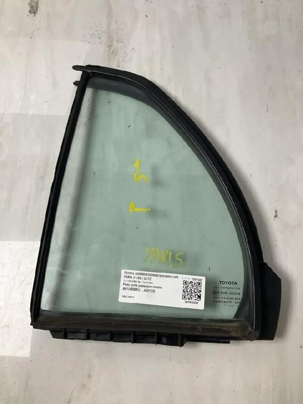 681240D051 FISSO PORTA POSTERIORE SINISTRO TOYOTA YARIS 1.0 12V (FRP) BER