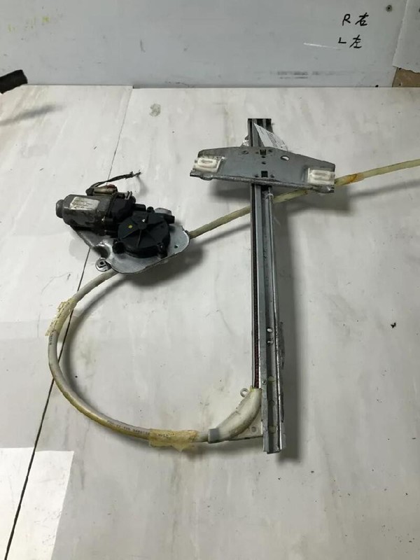 ALZACRISTALLO PORTA ANTERIORE DESTRO JEEP CHEROKEE (KJ) (11/01>11/04<) 2.5 TD