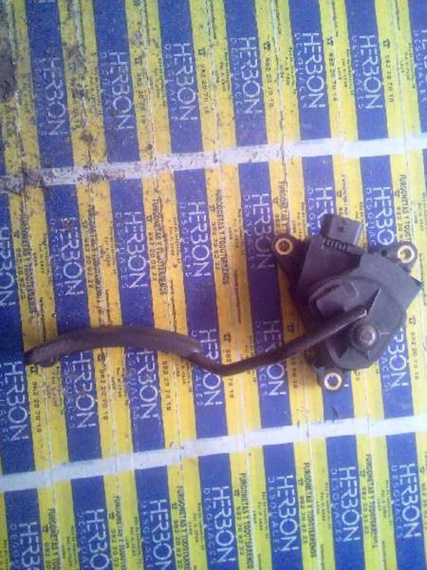 ？ 8200159645 accelerator pedal for RENAULT SCENIC II 2003