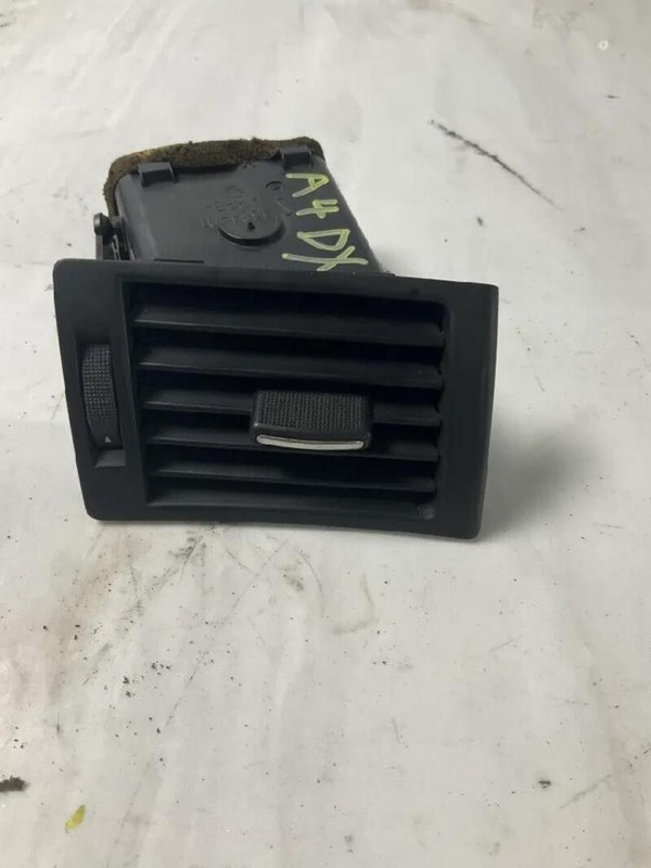 8E0820902F1DH BOCCHETTA ARIA LATERALE CRUSCOTTO DESTRO AUDI A4 2.0 16V TDI SW