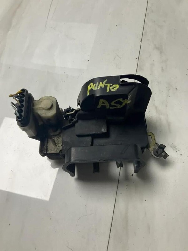 46759836 SERRATURA PORTA ANTERIORE SINISTRO FIAT PUNTO 1A SERIE (11/93>10/99<)