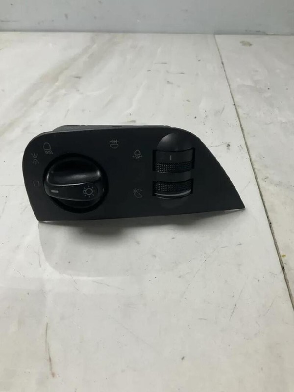 INTERRUTTORE COMANDO LUCI VOLKSWAGEN POLO 3A SERIE (11/94>09/01<) 1.0 CAT BER