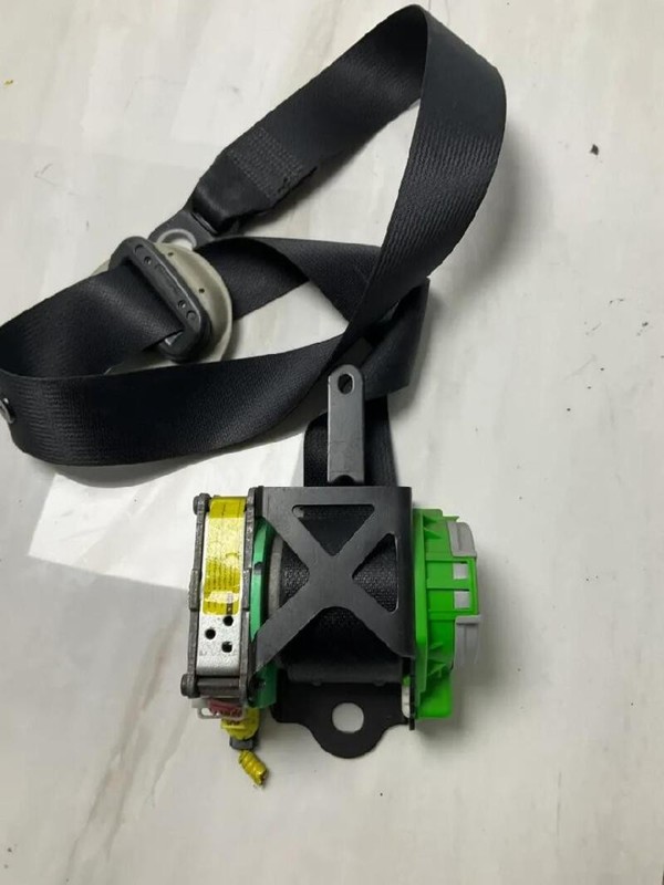 7321012A70C2 CINTURA DI SICUREZZA ANTERIORE DESTRO TOYOTA AURIS (01/07>) 1.6