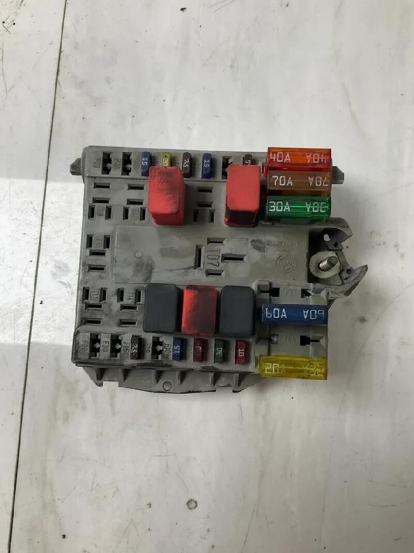 SCATOLA FUSIBILI FIAT PUNTO (1N/1P) (07/99>12/05<) 1.2 BER. 3P/B/1242CC 46760247