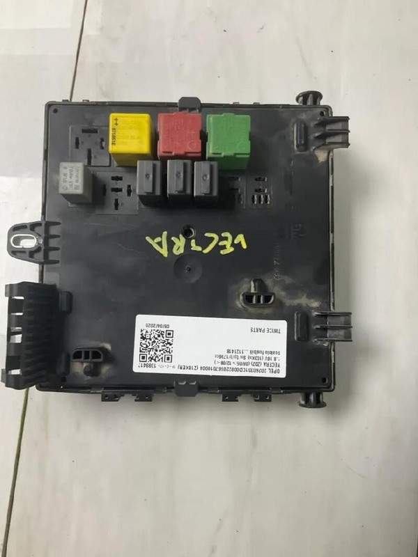 SCATOLA FUSIBILI OPEL VECTRA (Z02) (08/05>12/08<) 1.8 16V (103KW) SW 13205781