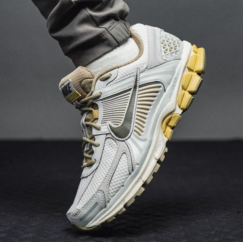 Nike Zoom Vomero 5 SP “Light Bone Neutral Olive” - Men's Nike Zoom Vomero 5 SP “Light Bone Neutral Olive” - Men's