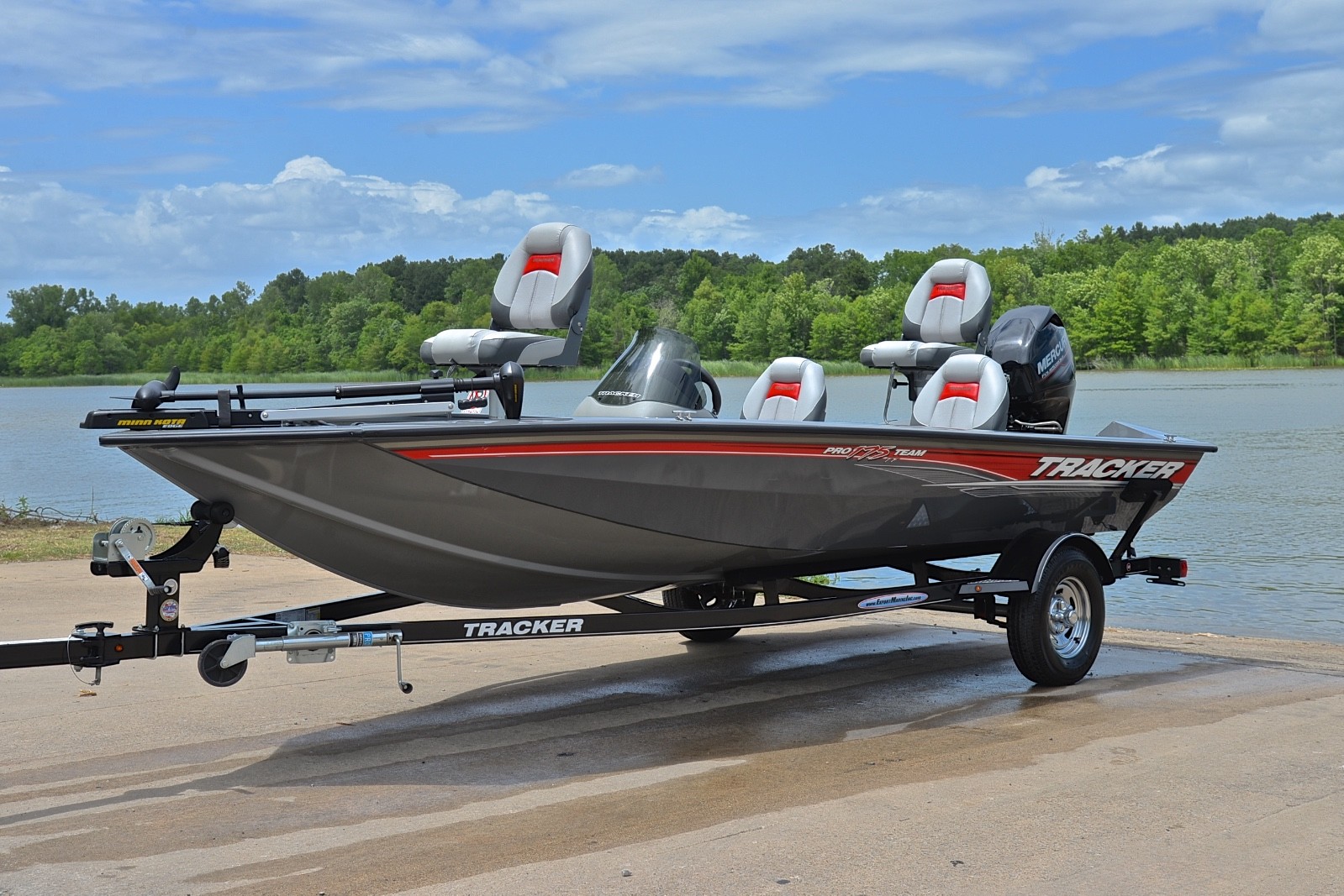 BASS TRACKER 175 TF....ONLY 30 HOURS