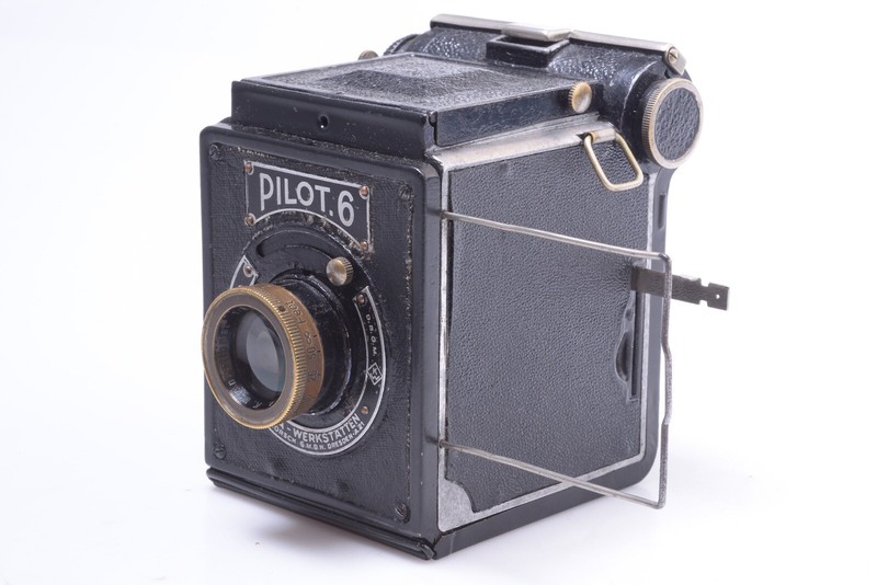 KW PILOT 6 6X6 120 ROLL FILM CAMERA W/ ANASTIGMAT 75MM 3.5 LENS IN FEET
