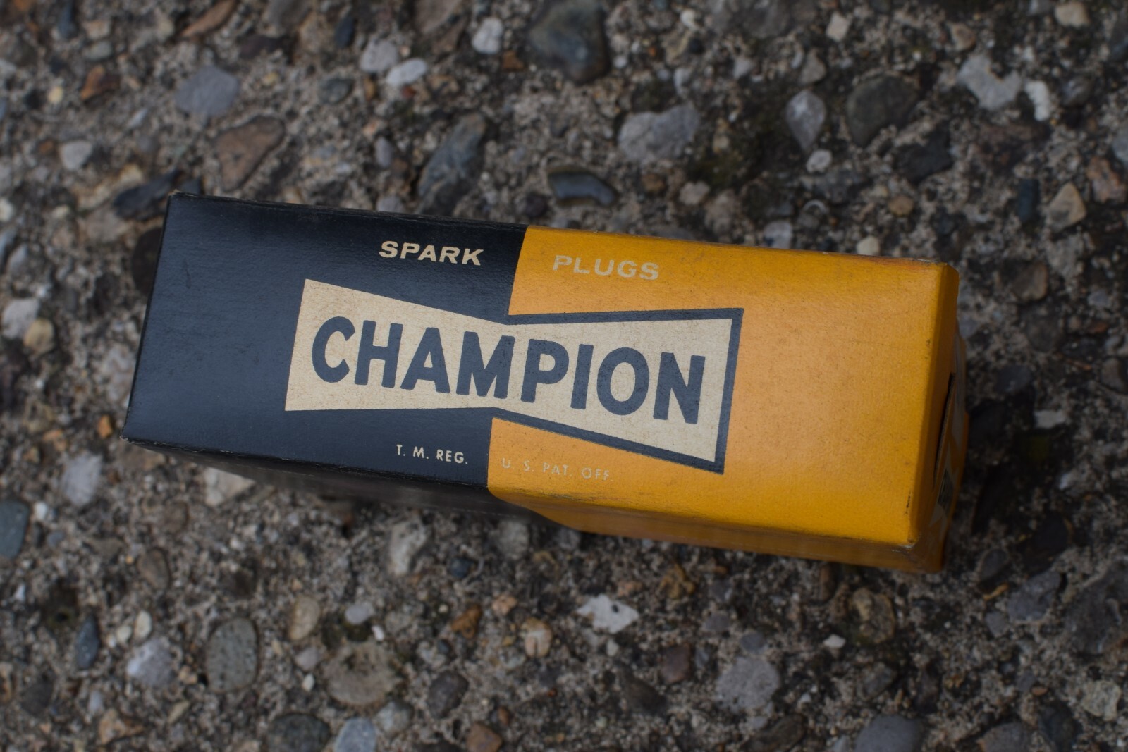 Vintage Champion Spark Plugs UJ-11G 10 Plugs New In Original Box NOS